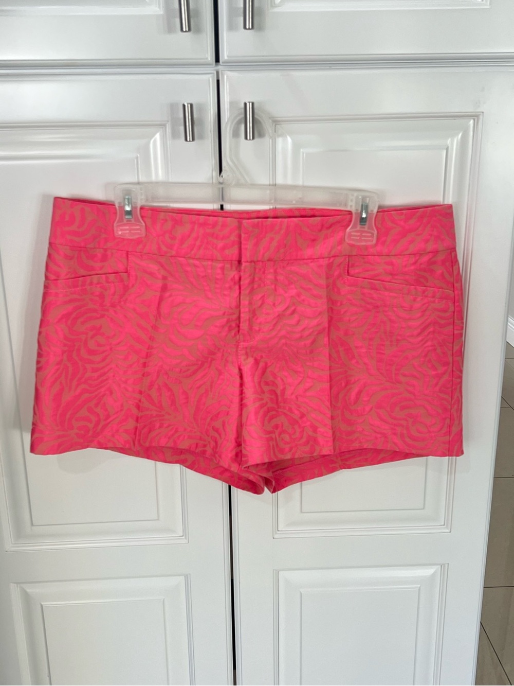Lilly Pulitzer Women's Pink Patterned Shorts Size 12